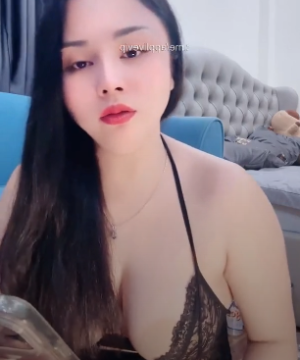 Bé Linh Nhi gái nứng lồn móc cua nói chuyện tà râm