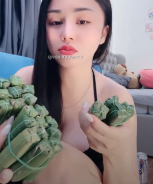 Nem chua cũng không ngon bằng hột le của bé Linh Nhi – FullLiveHot