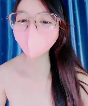 Sexlive bé Nhi22 quê Tiền Giang khoe cặp loa chính hãng