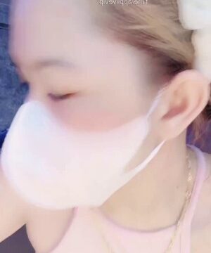 Thảo Hiền 2k2 livestream show nán khủng nhưng hơi xệ