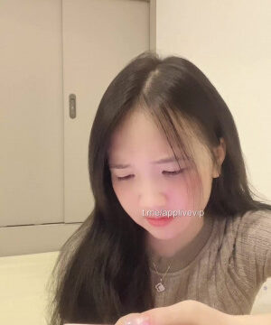 Nhìn bề ngoài vậy thôi chứ bên trong chắc thâm lắm rồi