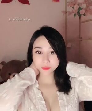 Hot Idol Ni tâm hồn tròn xoe, trắng bốp